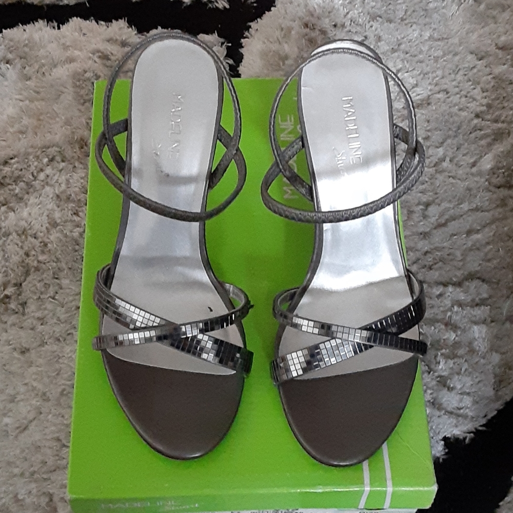 Grey/silvery heels